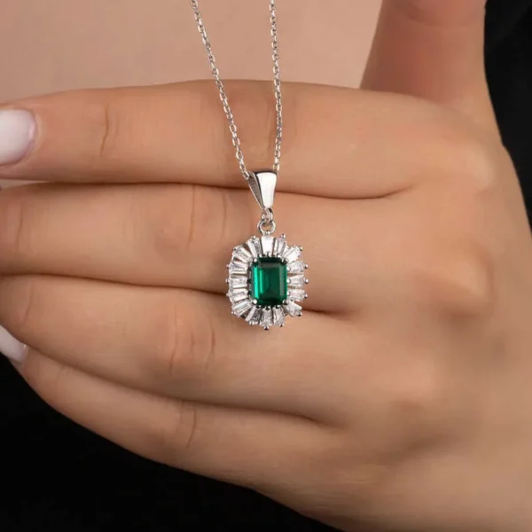 Exquisite Emerald Baguette Necklace – Timeless Elegance For The Modern Woman – Image 2